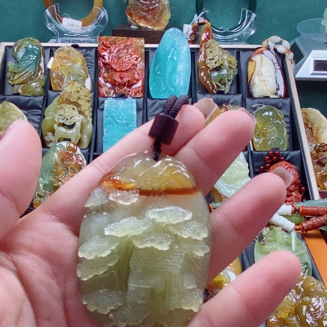 蛇纹石玉未镶嵌颈饰