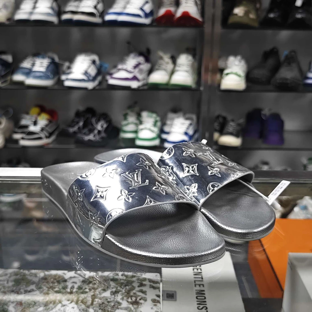 99新 LouisVuitton/路易威登 电镀银 拖鞋 尺码/UK9 Yh16049