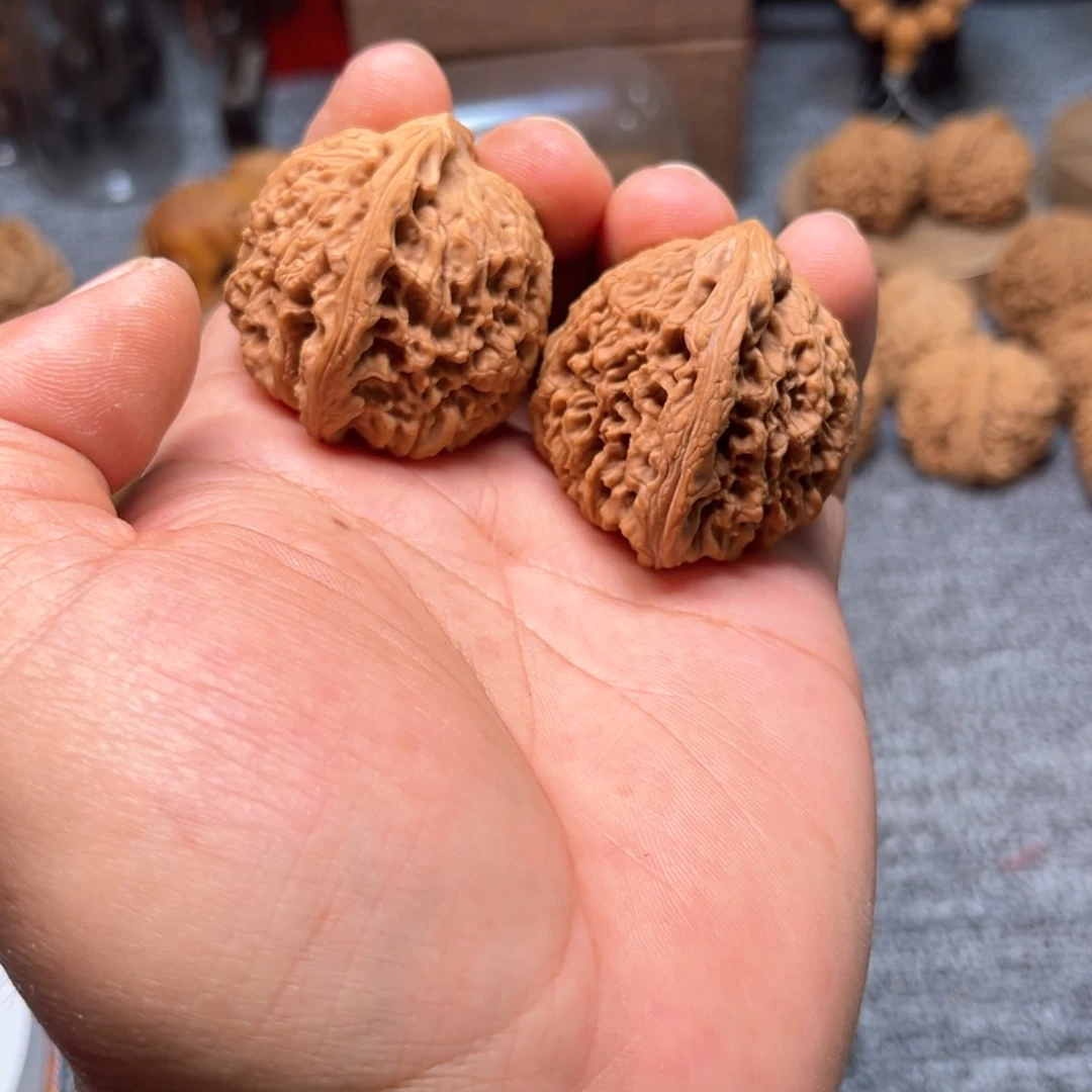 文玩核桃把件流**落南疆