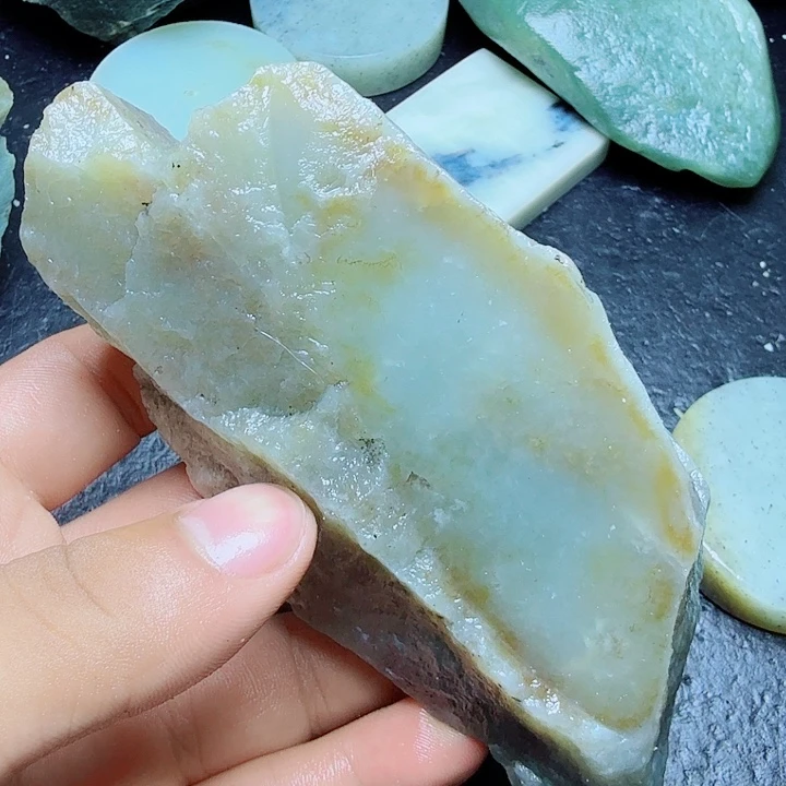 和田玉（糖玉）未镶嵌珠宝奇石