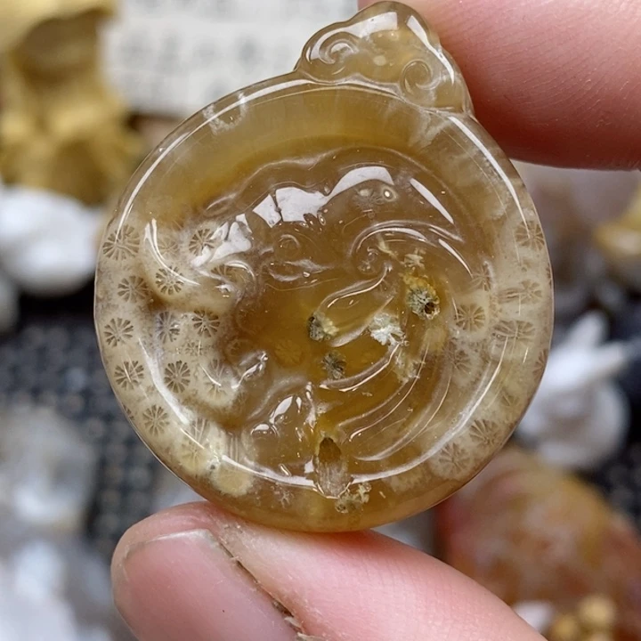 颈饰未镶嵌硅化珊瑚（珊瑚玉）有瑕 小