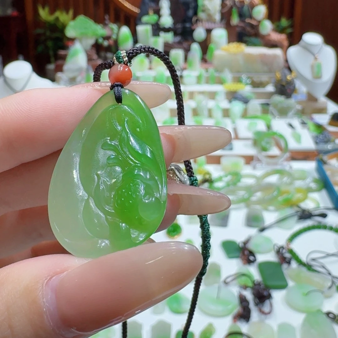 和田玉翠青浓翠荷花未镶嵌