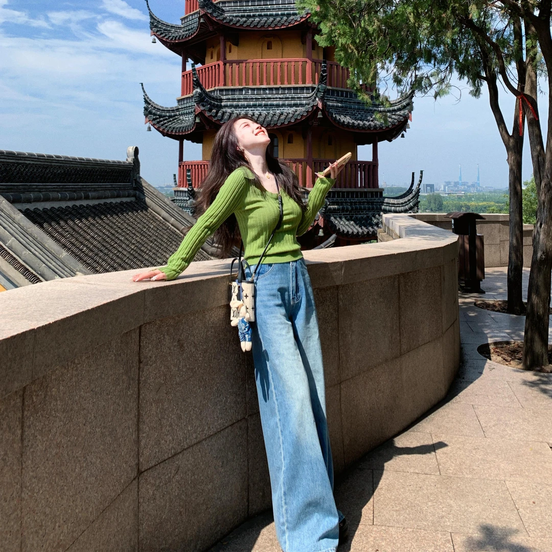 巨好看的早秋一整套韩系多巴胺绿色V领针织上衣牛仔阔腿裤套装女