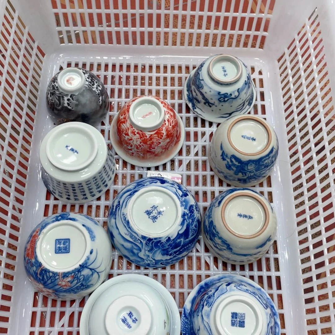 景德镇市的一位官员告诉记者说