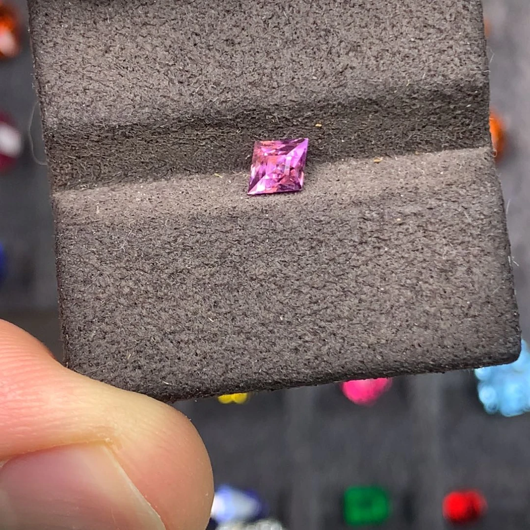 彩色蓝宝石裸石0.49ct菱形蓝宝石