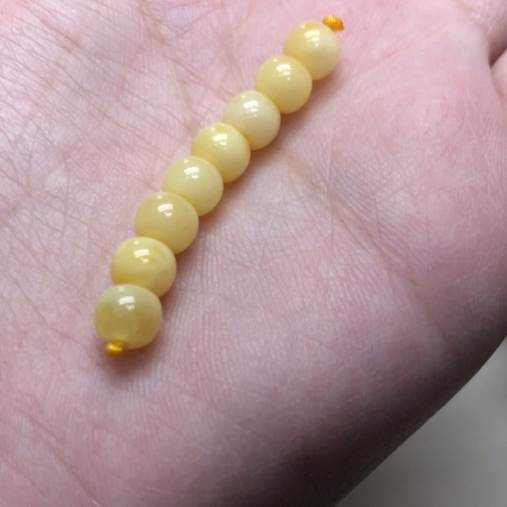 琥珀未镶嵌裸石5.8mm弟子珠配饰一组8颗（随机发货）