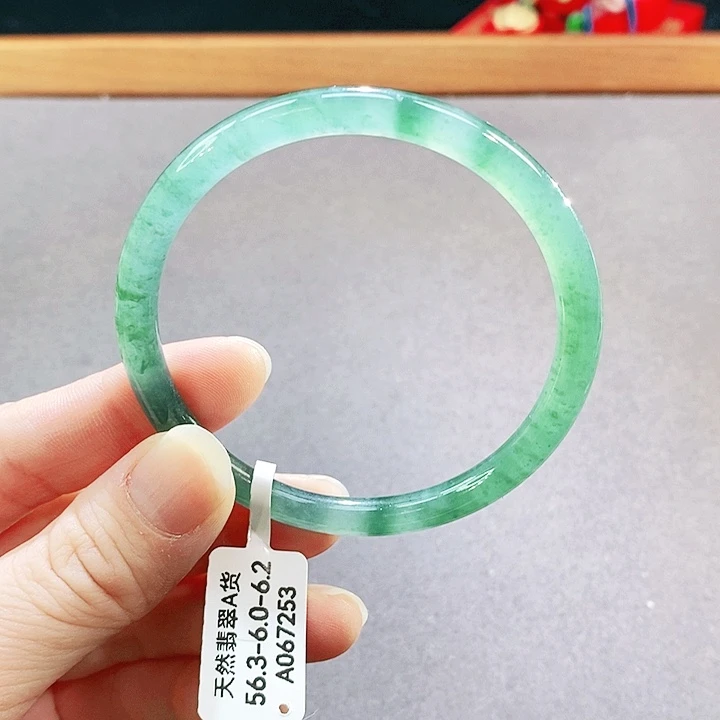 翡翠未镶嵌手镯（圆镯）
