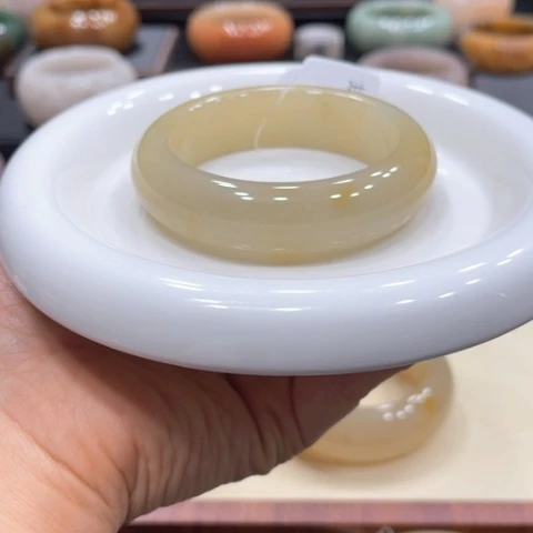 未镶嵌手镯石英质玉