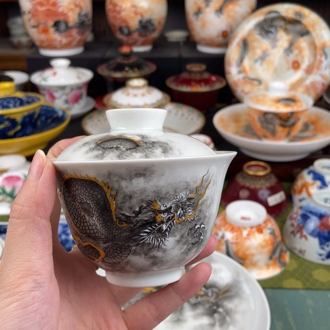 陶瓷的设计师是一个