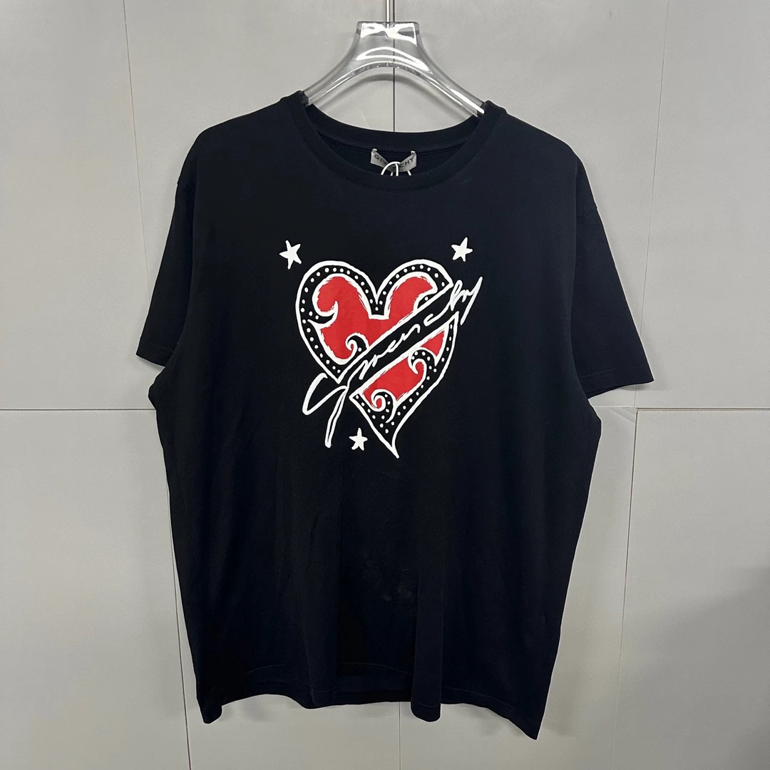 99新 Givenchy/纪梵希 爱心刺绣logo短袖 XL码 P00164
