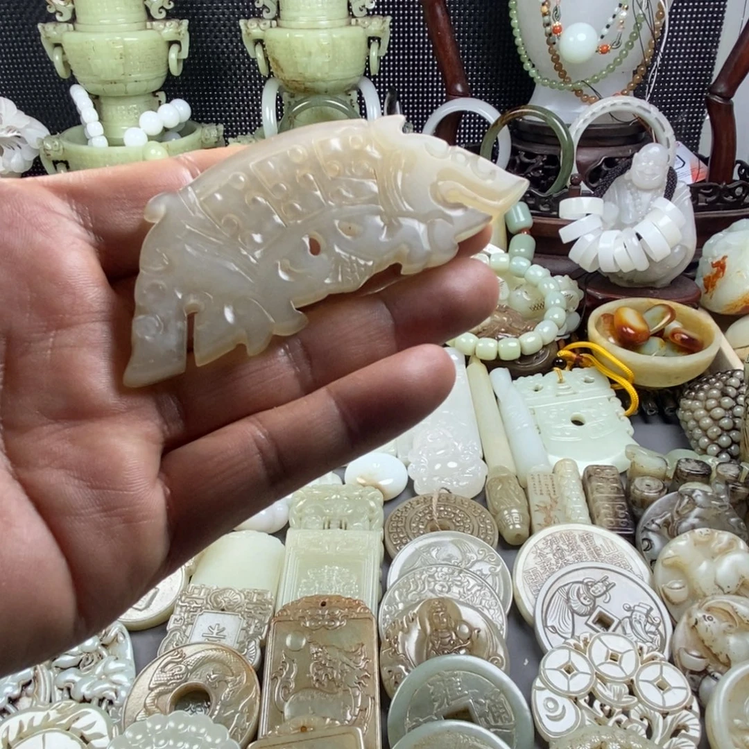 和田玉（糖玉）未镶嵌颈饰