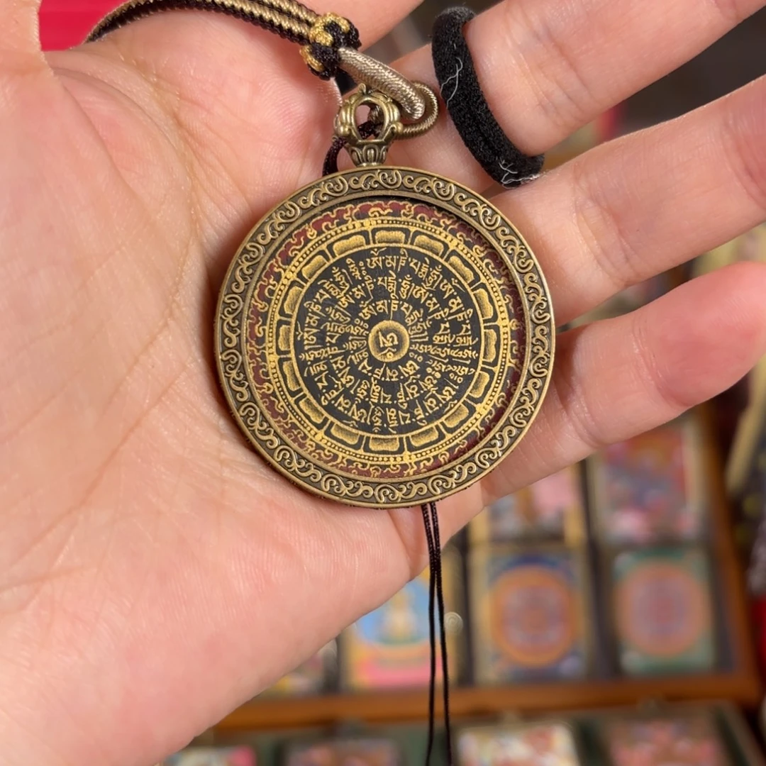 吊坠热卡黑金六字圆卡唐卡