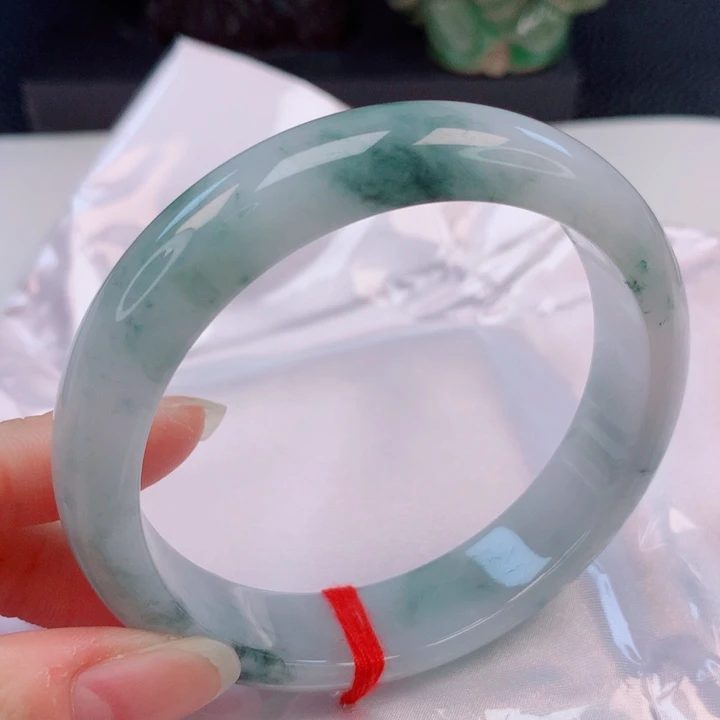 不***z翡翠手镯未镶嵌60圈