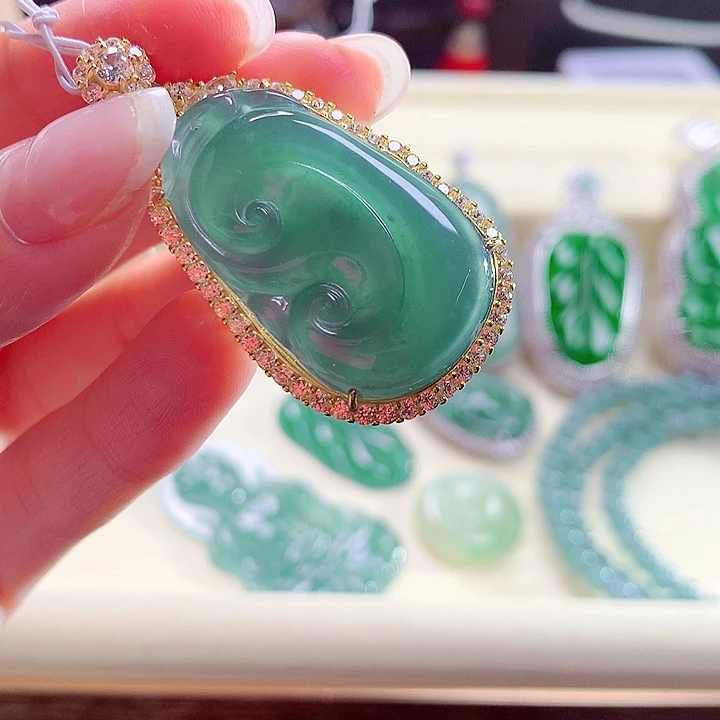 翡翠颈饰未镶嵌天然