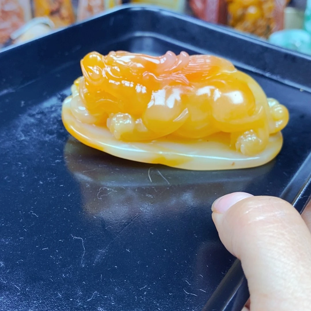 石英质玉（黄龙玉）未镶嵌颈饰
