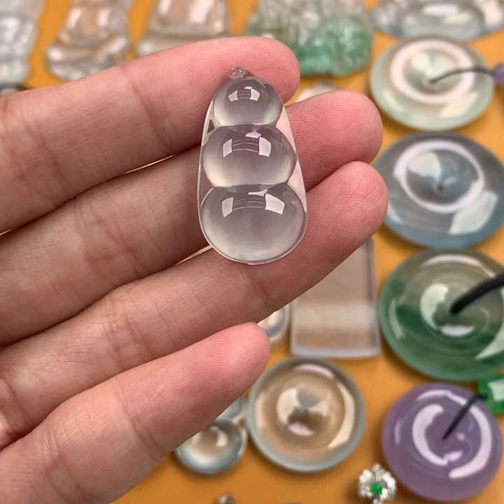 颈饰未镶嵌翡翠…..