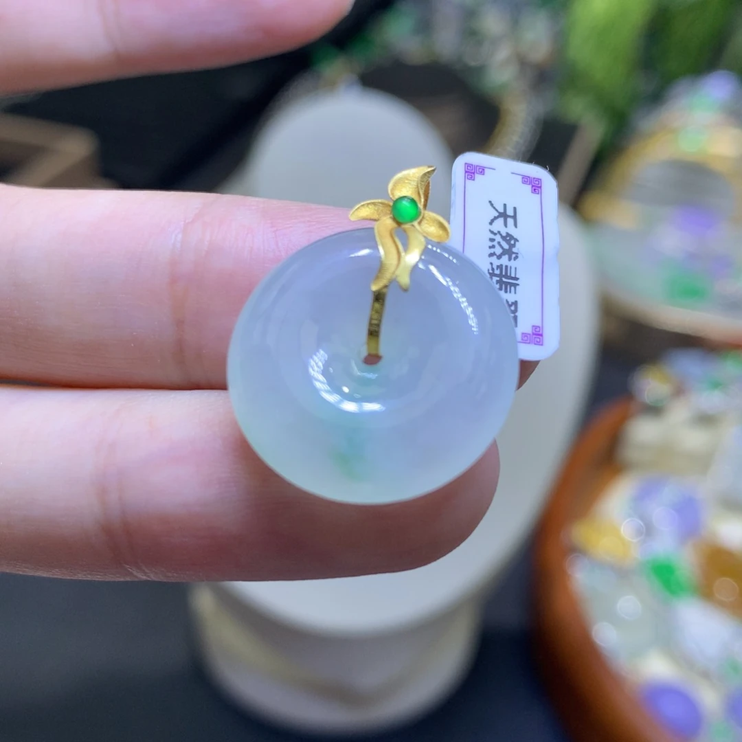 颈饰18K金镶嵌翡翠