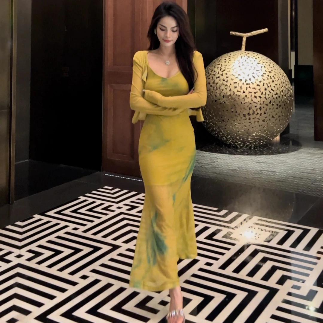 法式别致短款优雅开衫短外套女秋2025新款修身显瘦开叉吊带连衣裙