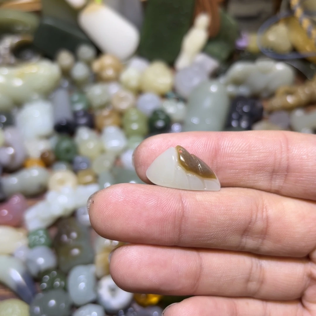 和田玉未镶嵌珠宝半成品