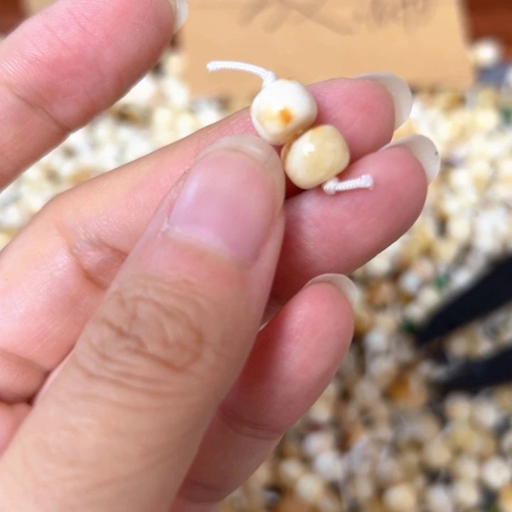 裸石蜜蜡未镶嵌8.1mm一对