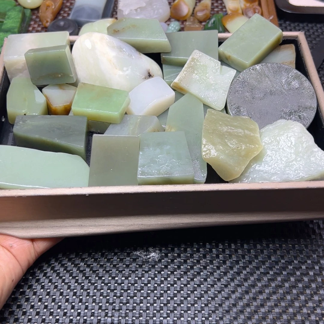 林***室和田玉（糖玉）未镶嵌珠宝半成品