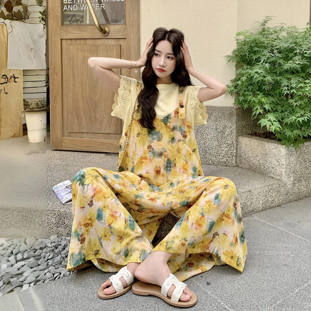 黄色油画印花背带裤女2025夏季新款慵懒度假风宽松休闲阔腿连体裤
