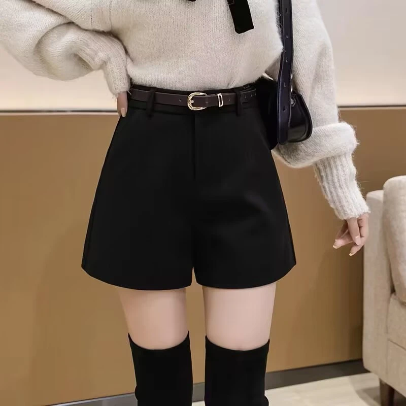 外穿毛呢短裤女秋冬季2025新款高腰A字靴裤显瘦配靴子西装阔腿裤
