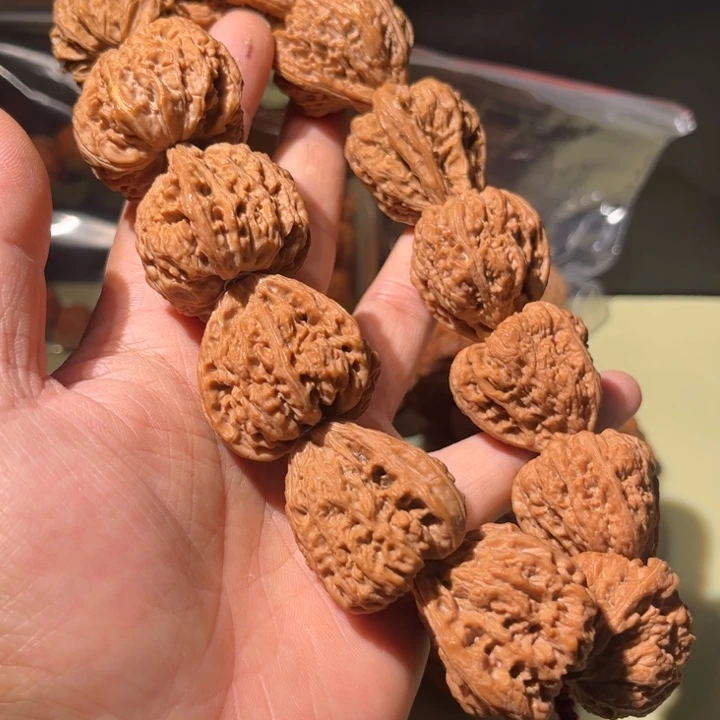 文玩核桃手串…………44