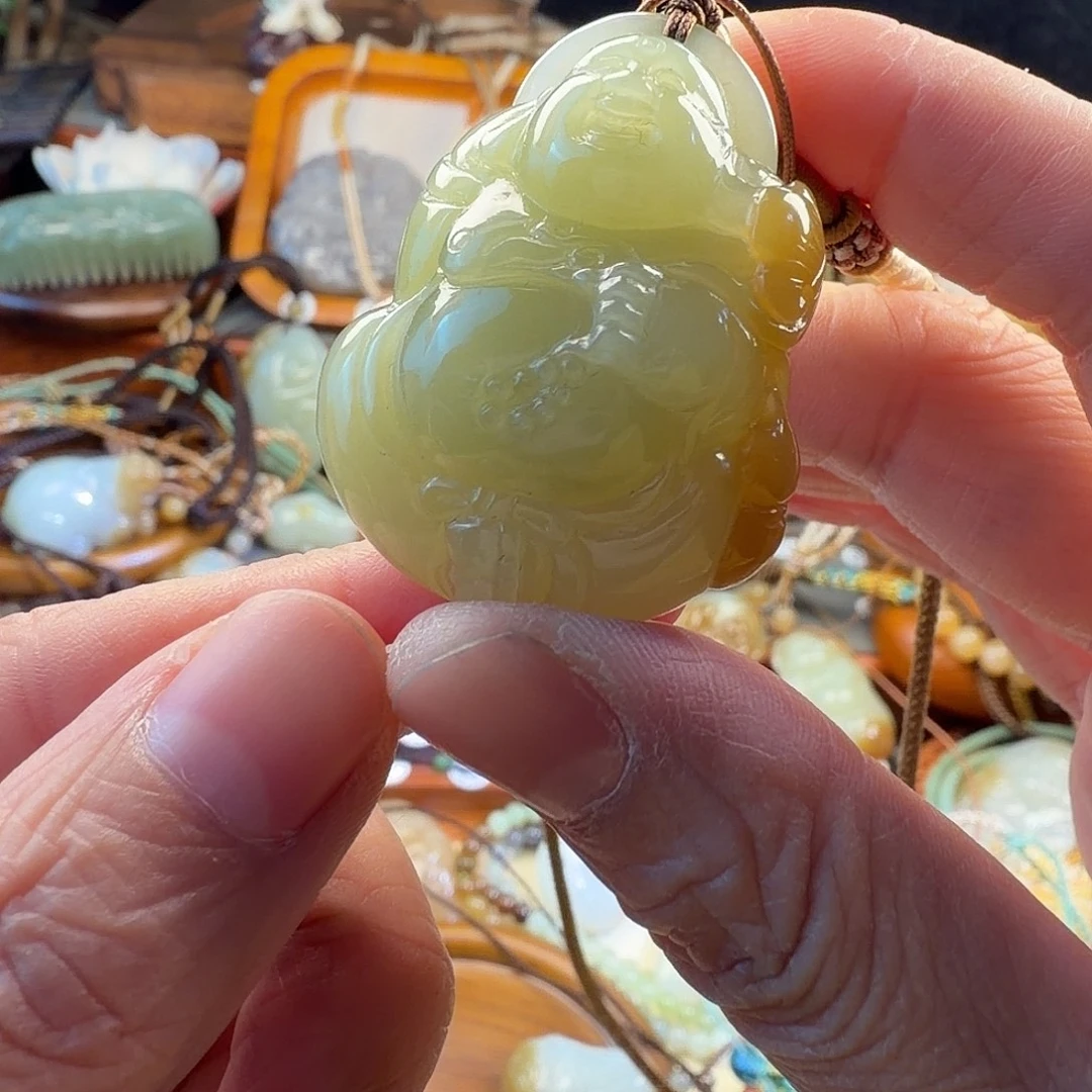 薄***荷和田玉未镶嵌颈饰