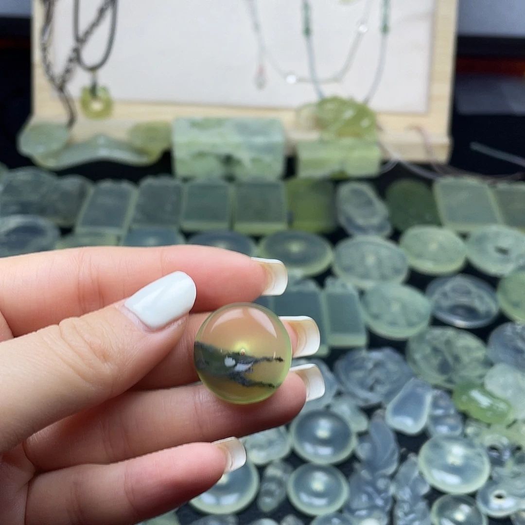 岫玉未镶嵌颈饰水墨平安扣