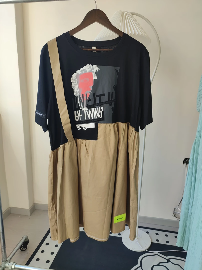 黑色圆领短袖涂鸦印花拼接连衣裙