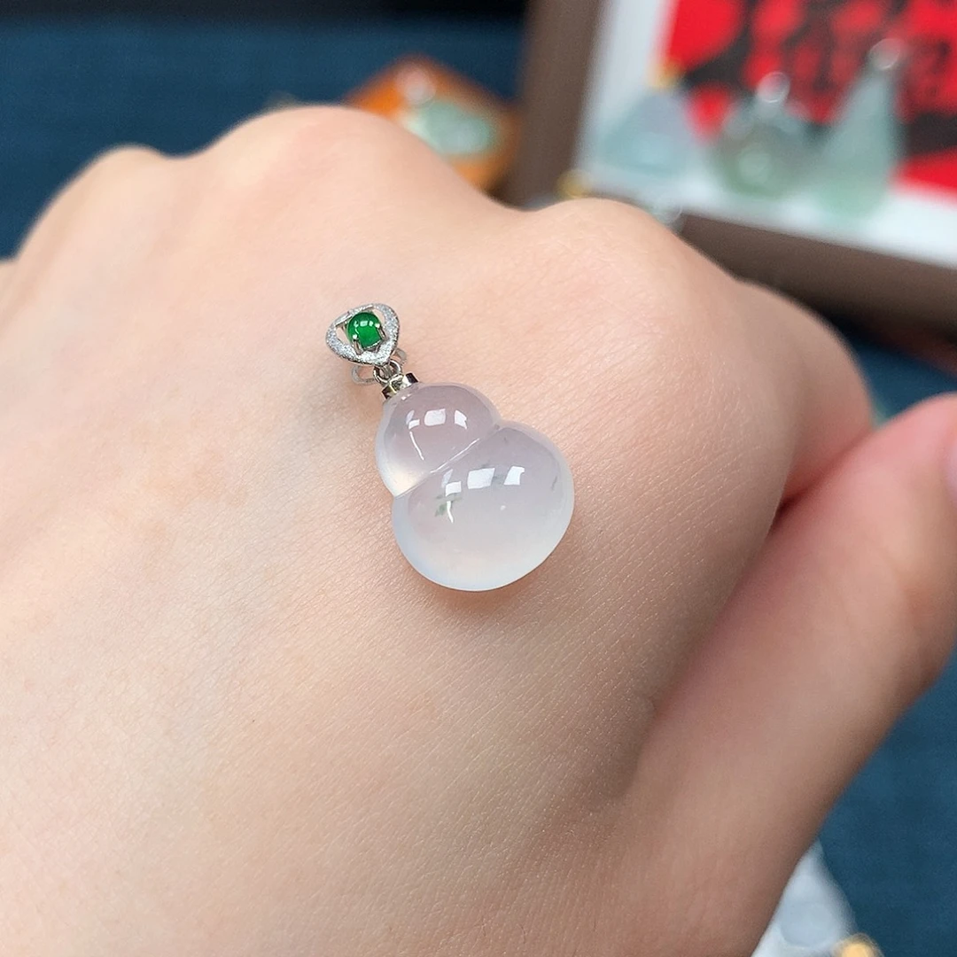 颈饰18K金镶嵌翡翠