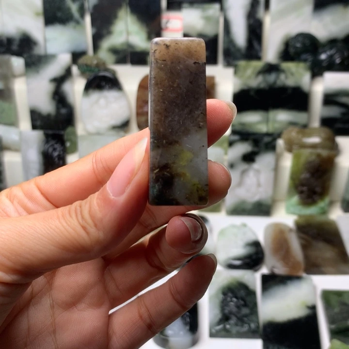 独山玉未镶嵌颈饰