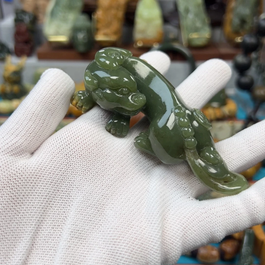 小***嘿岫岩河磨玉（透闪石质玉）未镶嵌把件