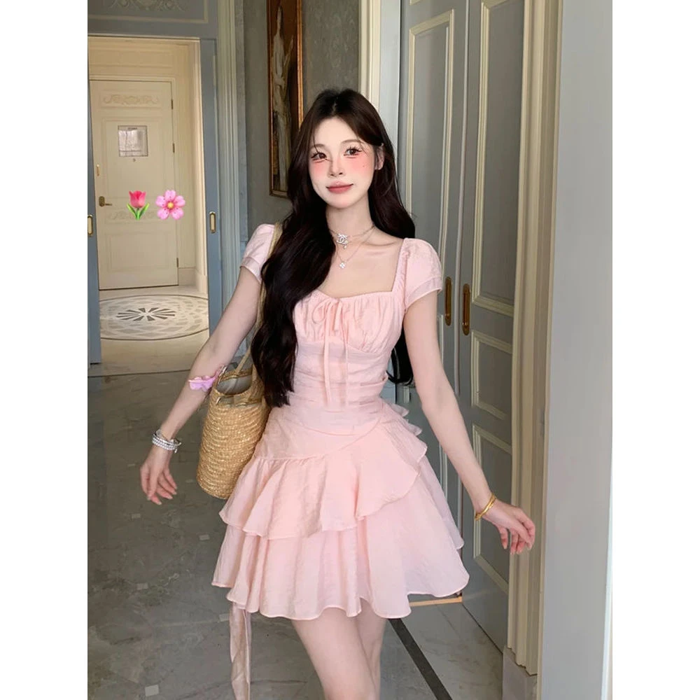 【蜜桃白茶短款】2025夏新款甜美风不规则短款连衣裙收腰打褶短裙
