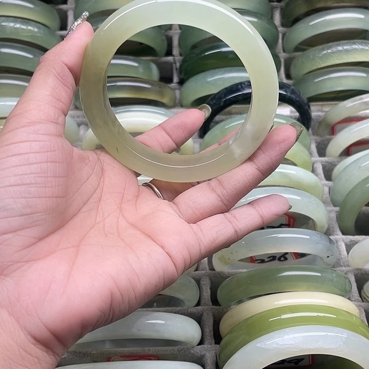 蛇纹石玉未镶嵌手镯209