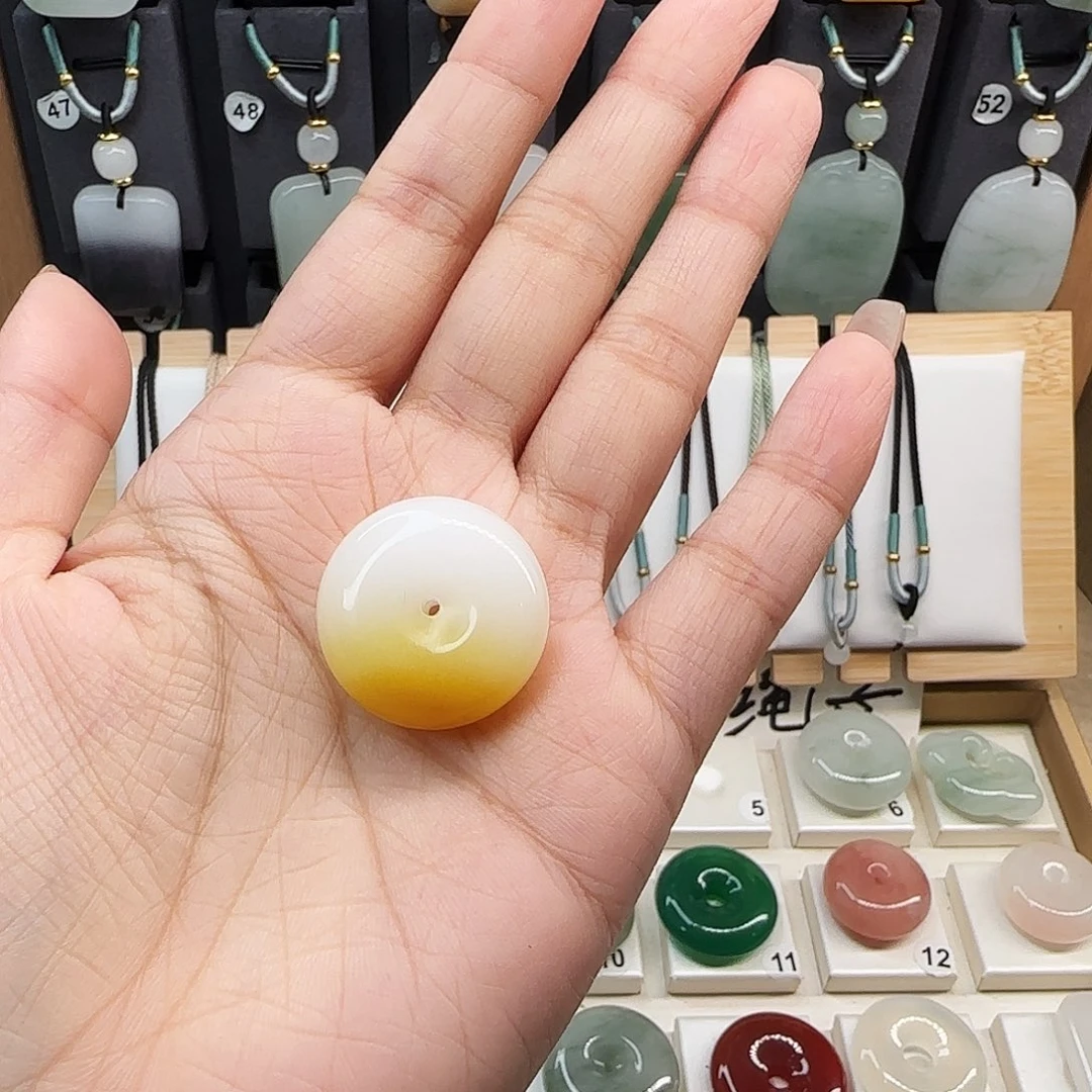 石英质玉未镶嵌颈饰