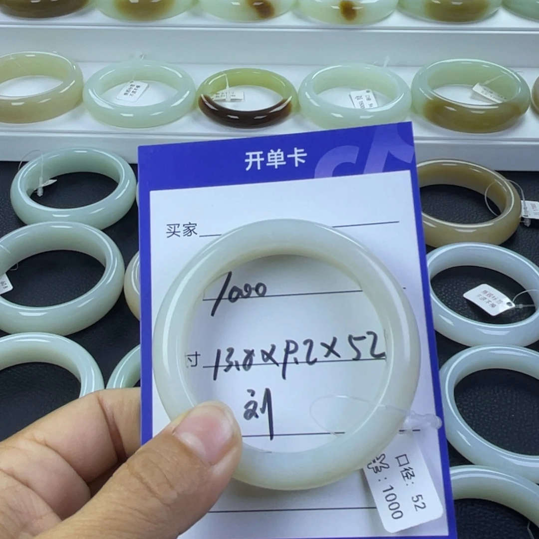 凝***寒和田玉未镶嵌手镯