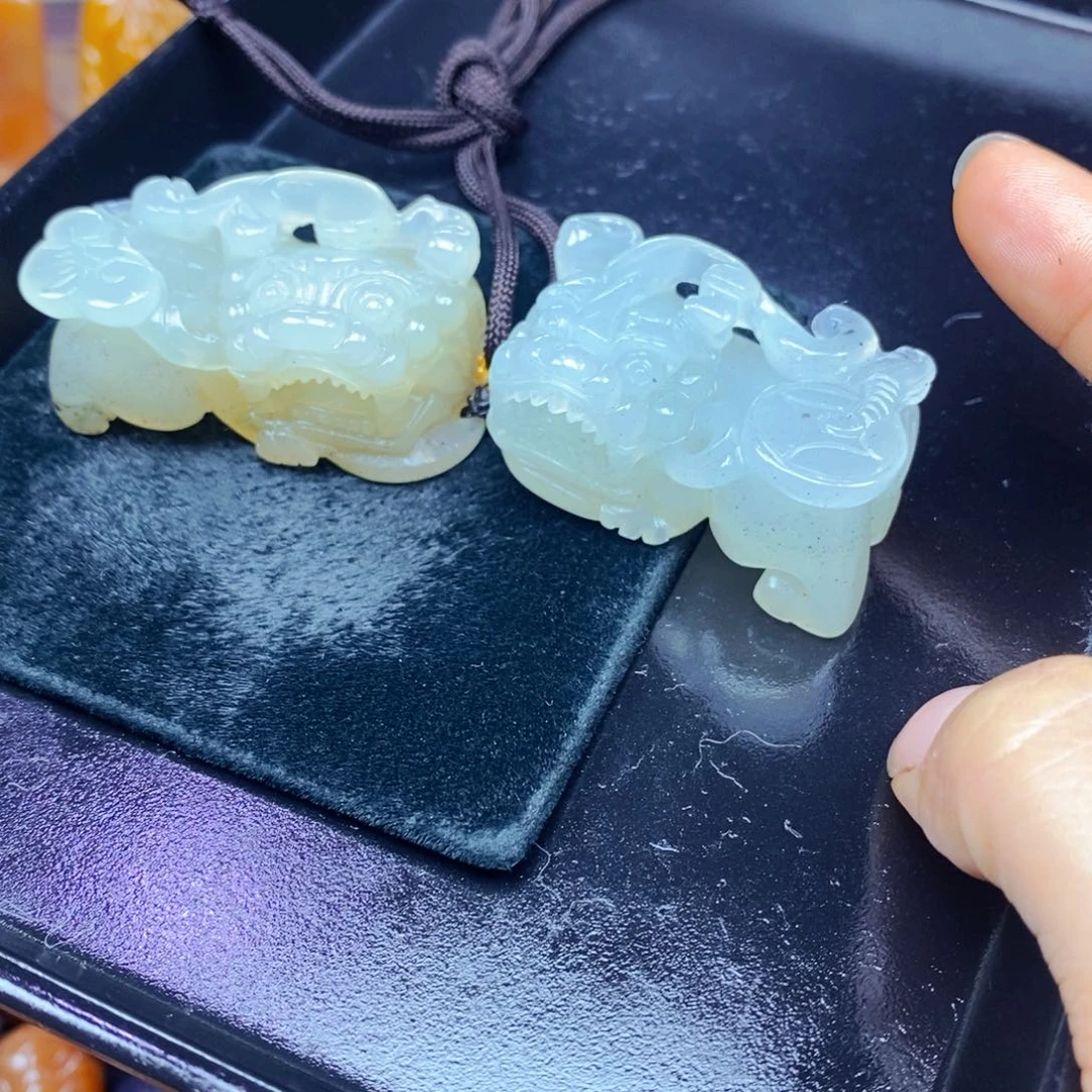 未镶嵌石英质玉（黄龙玉）颈饰