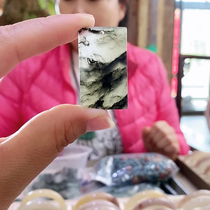密玉（石英质玉）颈饰未镶嵌