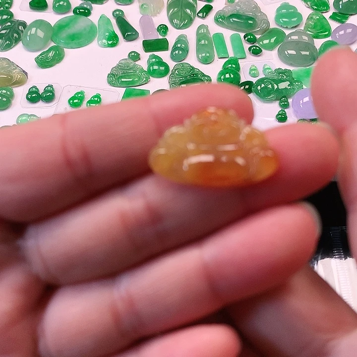 翡翠颈饰未镶嵌翡翠