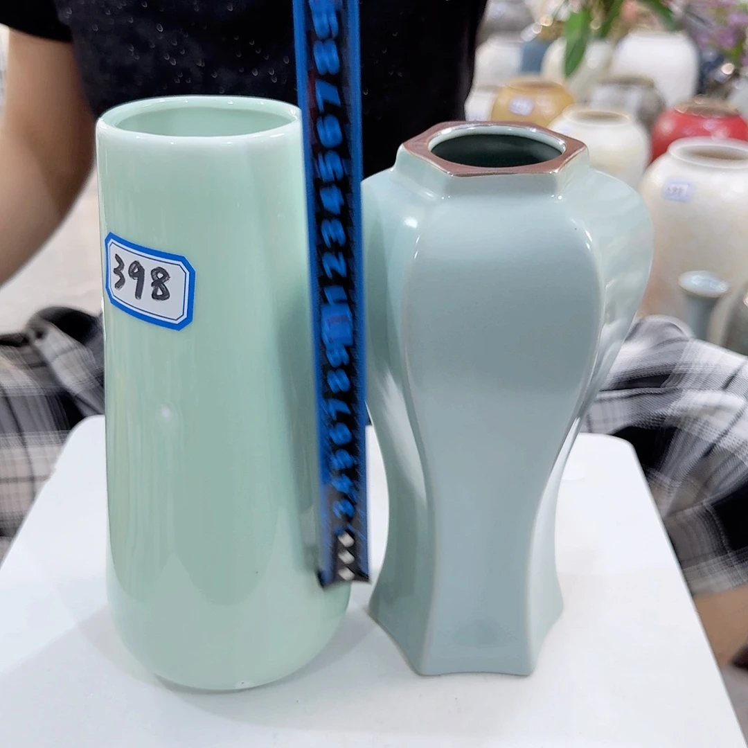 398号一对陶瓷高20厘米瑕疵