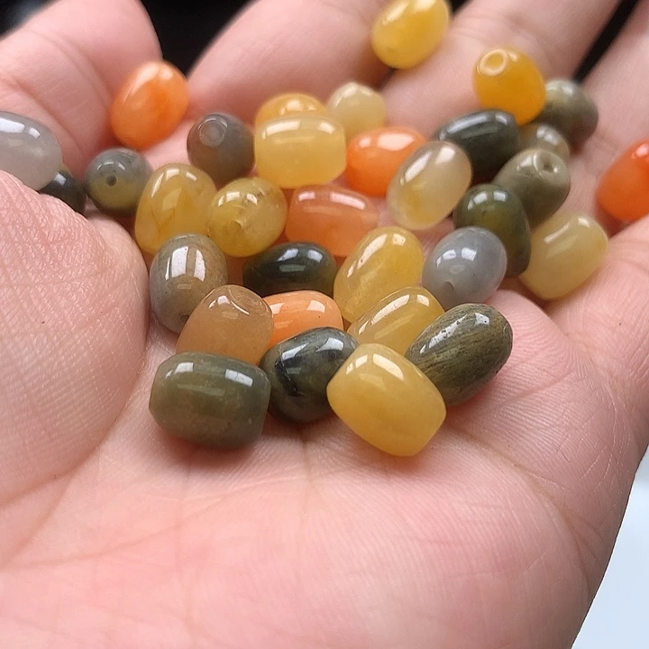 石英质玉未镶嵌颈饰