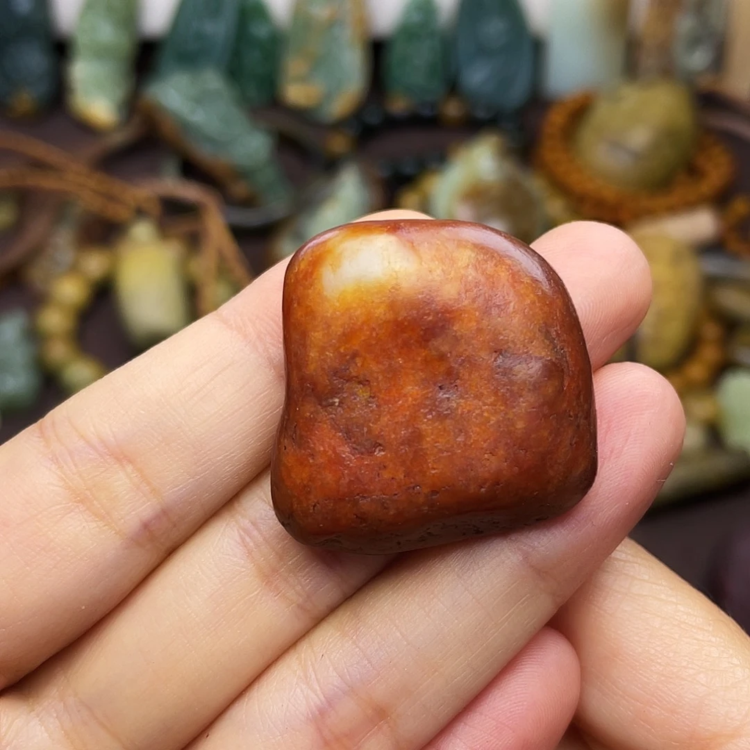 颈饰未镶嵌岫岩河磨玉（透闪石质玉）