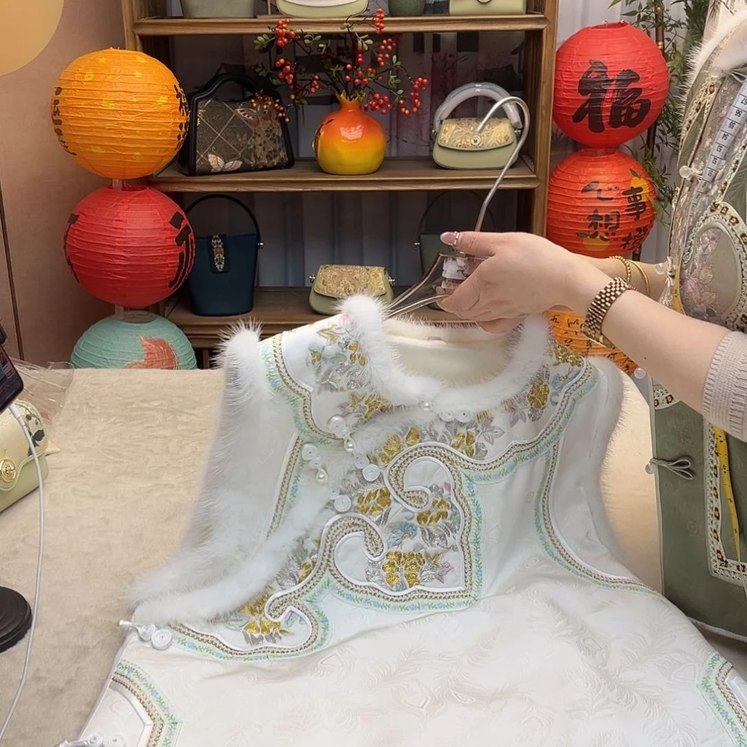 刺绣双如意棉马甲102