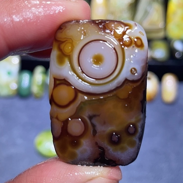 玛瑙/玉髓未镶嵌珠宝奇石