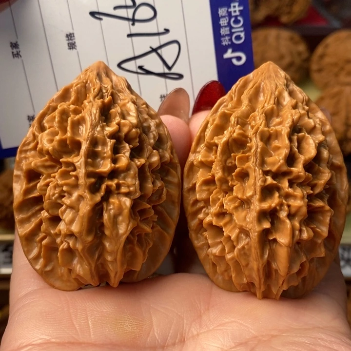 云***哥桃核把件全品大招财鼠