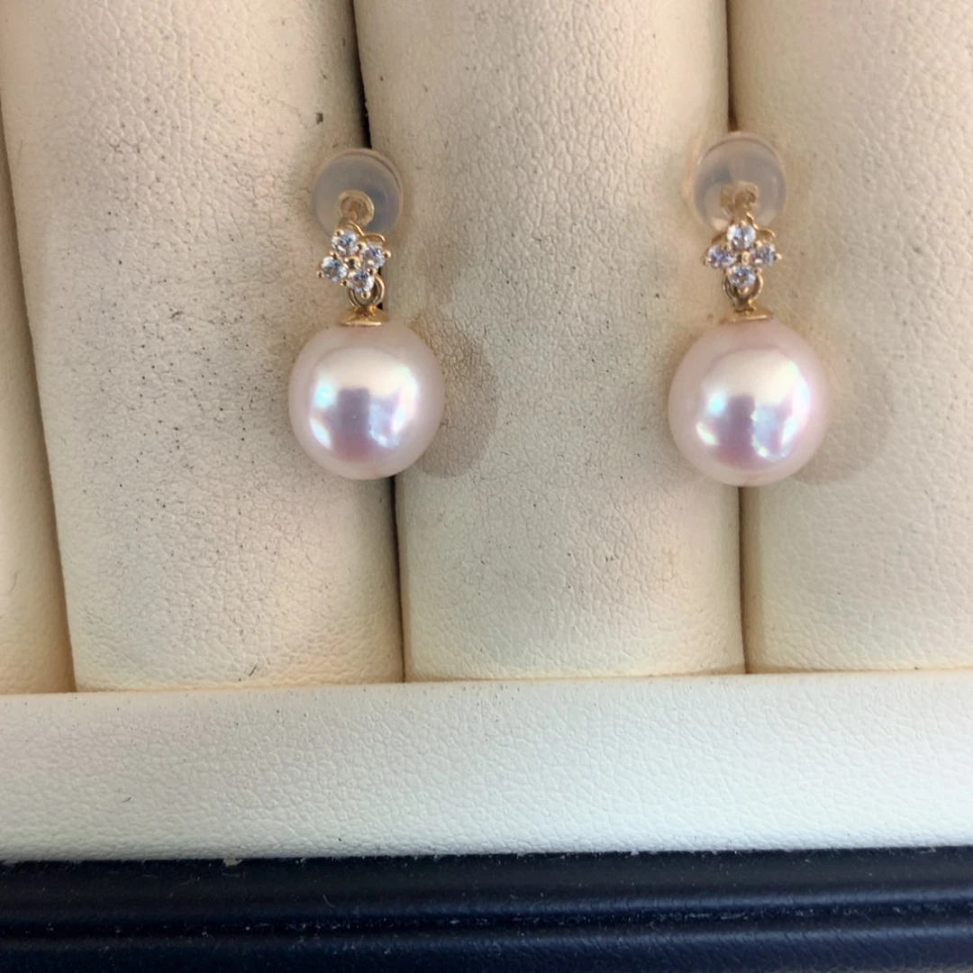 18K金镶嵌海水珍珠耳饰