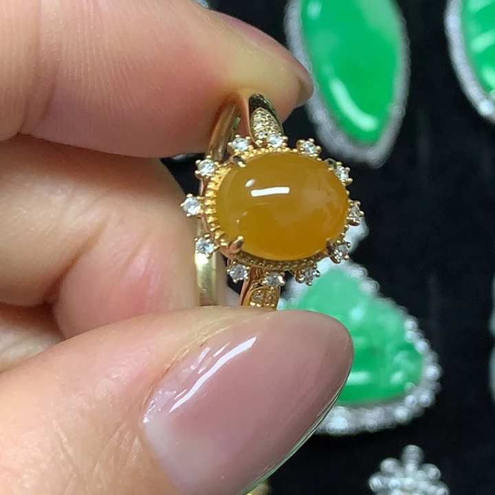 【闪购商品】颈饰18K金镶嵌翡翠戒指
