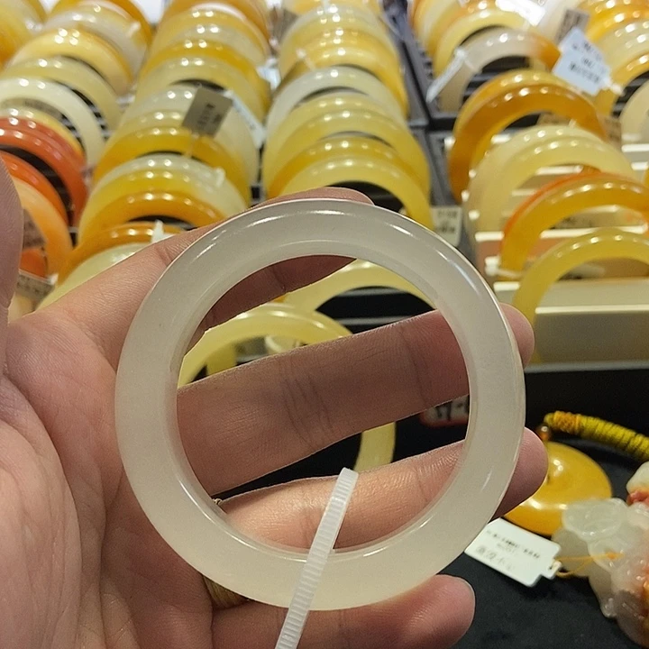 石英质玉（黄龙玉）手镯未镶嵌
